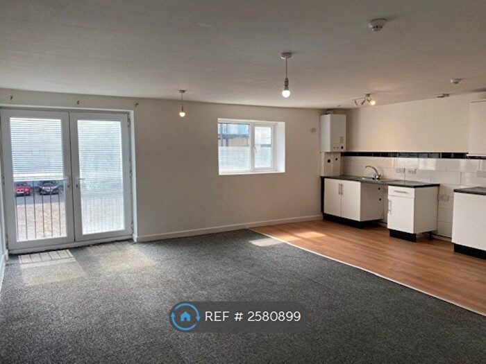 2 Bedroom Flat To Rent In Spring Bank, Hull, HU3