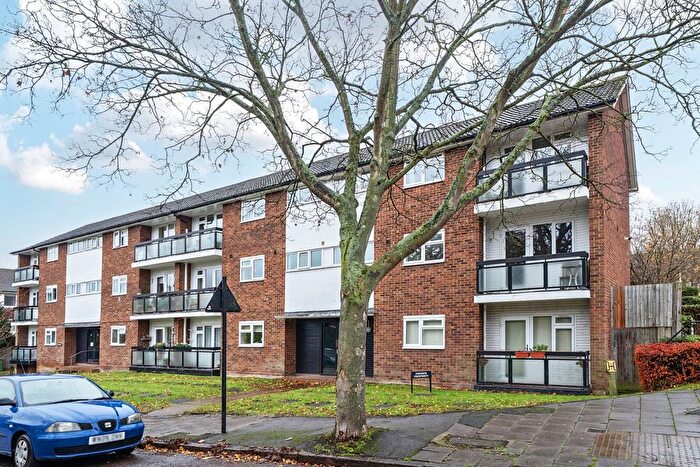 2 Bedroom Flat For Sale In Oaks Avenue, Crystal Palace, London, SE19