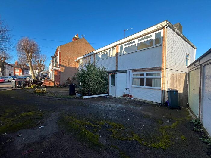 2 Bedroom End Of Terrace House To Rent In Epsom Rd, Leicester, LE4