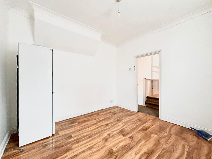 3 Bedroom Flat To Rent In Caulfield Road, London, E6