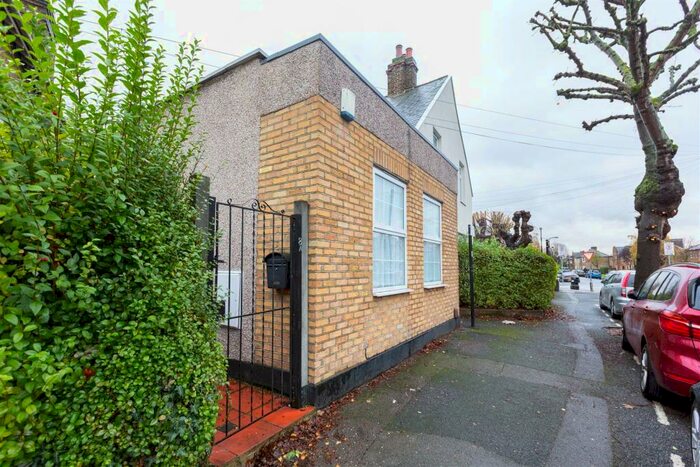 1 Bedroom House To Rent In Thorpe Crescent, Walthamstow, E17