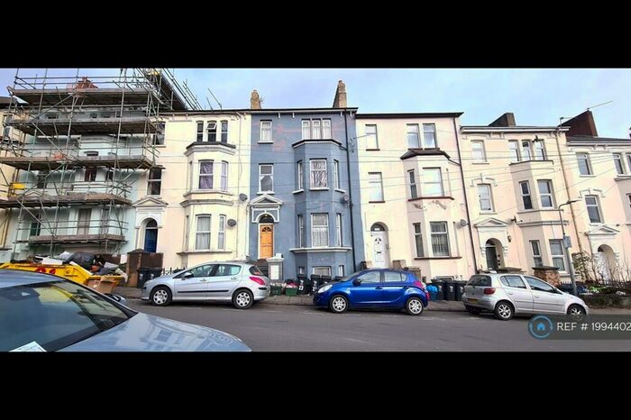 1 Bedroom Flat To Rent In Clytha Square, Newport, NP20