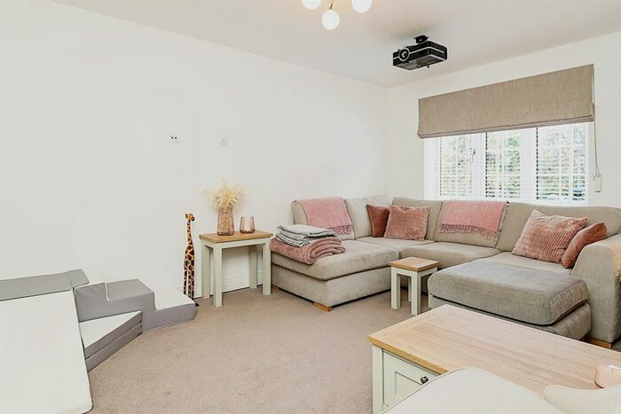 3 Bedroom Detached House For Sale In Hawthorn Drive, Burton Green, Kenilworth, CV8