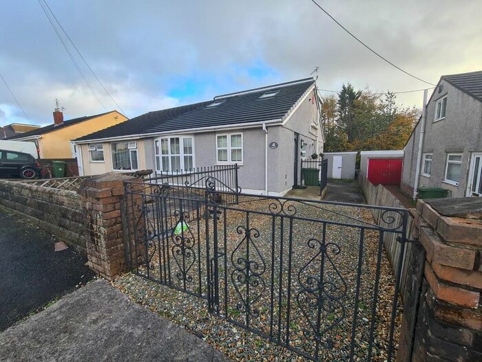 4 Bedroom Semi-Detached Bungalow To Rent In Belmont, Pencoed, Bridgend, CF35