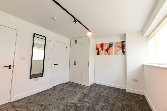 Studio To Rent In Albert Drive, Wimbledon, SW19