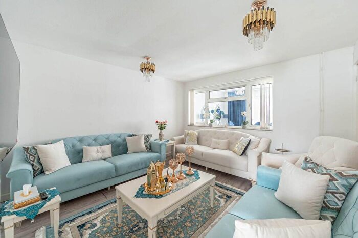 2 Bedroom End Of Terrace House For Sale In Robb Road, Stanmore, HA7