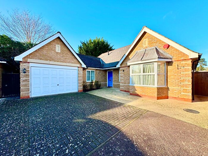 2 Bedroom Detached Bungalow For Sale In Queens Mead, Edgware, HA8