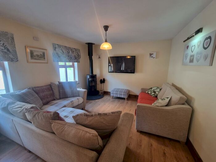 4 Bedroom House To Rent In Llwyncelyn Uchaf, Mynyddcerrig, Llanelli, Carmarthenshire, SA15