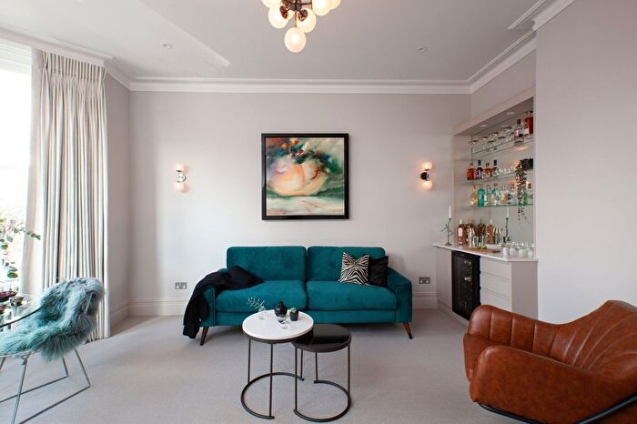 2 Bedroom Flat To Rent In Castelnau, Barnes, SW13