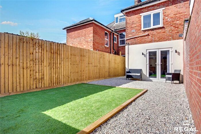 1 Bedroom Apartment For Sale In St Leonards Road, Bournemouth, BH8