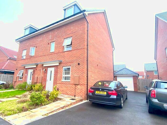 4 Bedroom Semi-Detached House To Rent In Spinning Wheel Drive, Nuneaton, Warwickshire, CV11