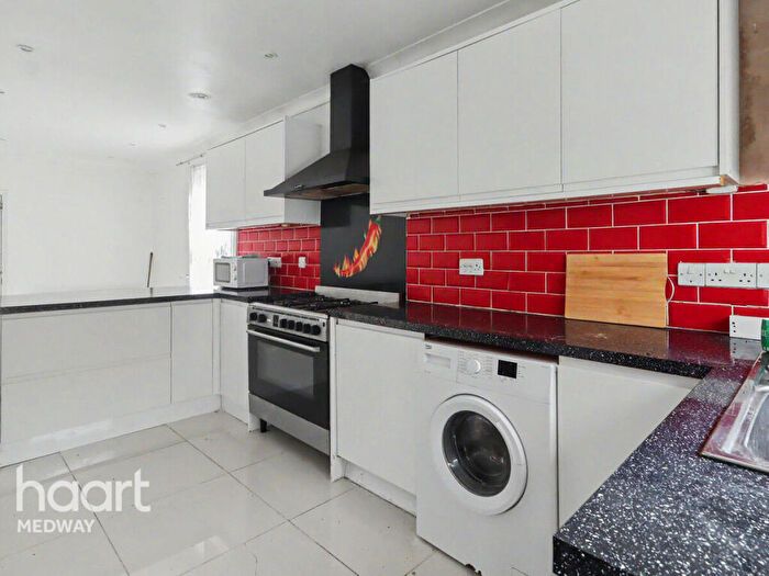 6 Bedroom Terraced House To Rent In Stuart Road, Gillingham, ME7