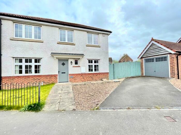 3 Bedroom Detached House To Rent In Rinovia Drive, Scartho Top, Grimsby, DN33