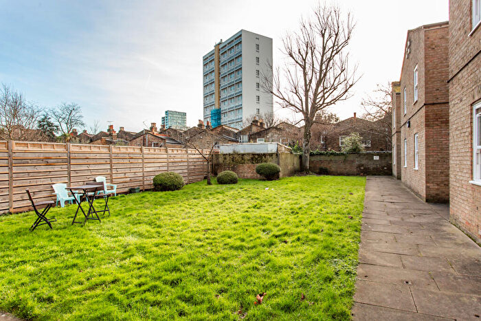 Studio For Sale In Fairfoot Road, Mile End, E3