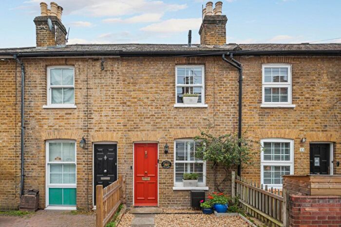 2 Bedroom Cottage For Sale In Waverley Road, Weybridge, KT13