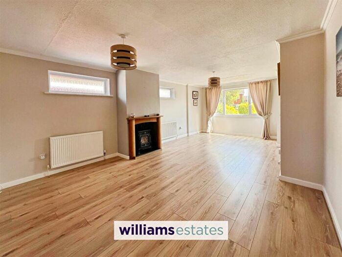 3 Bedroom Bungalow For Sale In Maes Cantaba, Ruthin, LL15