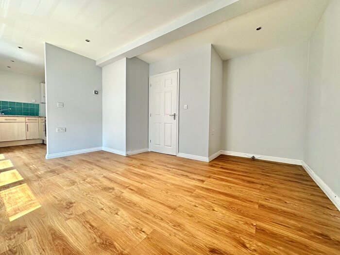 2 Bedroom Flat To Rent In Denmark Road, Poole, BH15