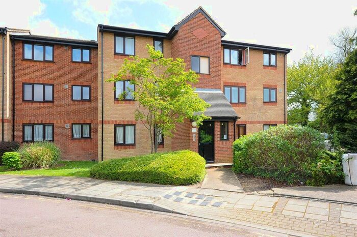 1 Bedroom Flat To Rent In Chartwell Close, Greenford, UB6