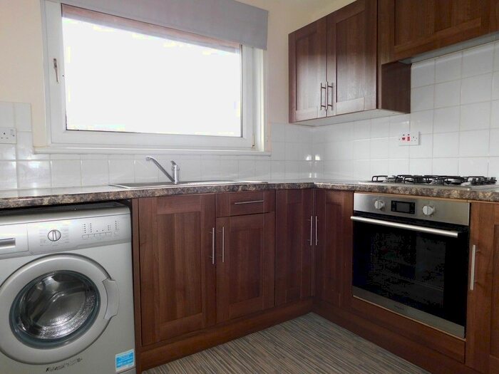 2 Bedroom Flat To Rent In Kirkfield East, Livingston Village
