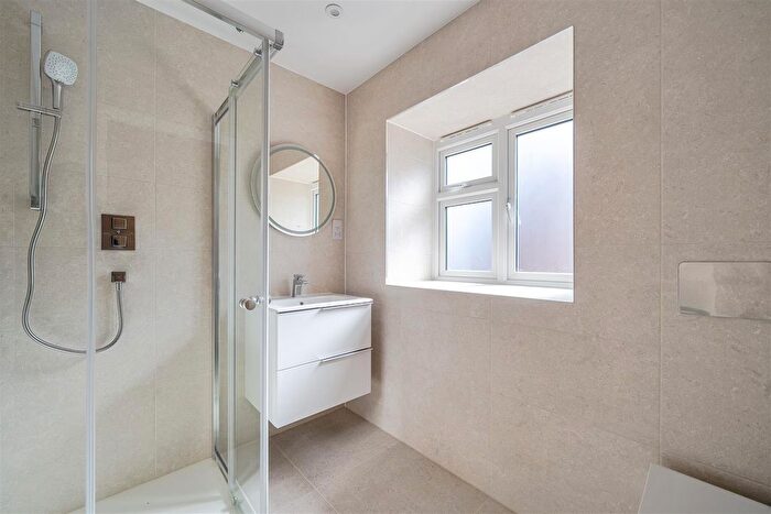 4 Bedroom Detached House For Sale In The Crescent, Maidenhead, SL6