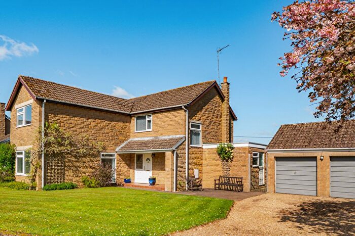 4 Bedroom Detached House For Sale In Manitoba Place, Eydon, NN11