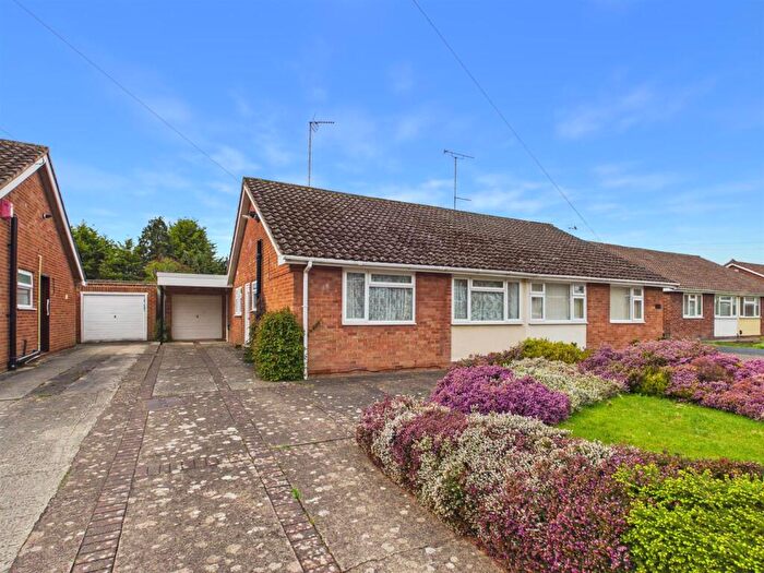 3 Bedroom Semi-Detached Bungalow For Sale In Gilpin Avenue, Hucclecote, Gloucester, GL3