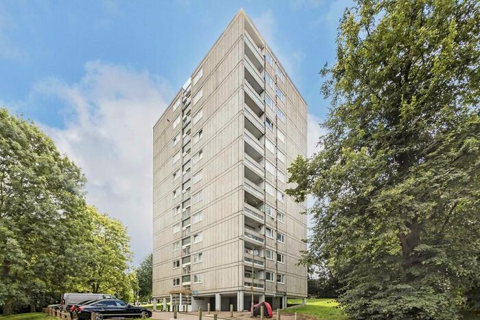 2 Bedroom Flat To Rent In Tunworth Crescent, London, SW15