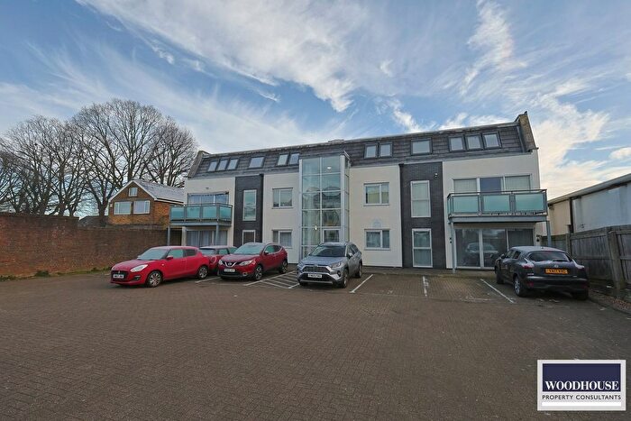 2 Bedroom Flat To Rent In Chapman Courtyard, Turners Hill, Cheshunt, EN8