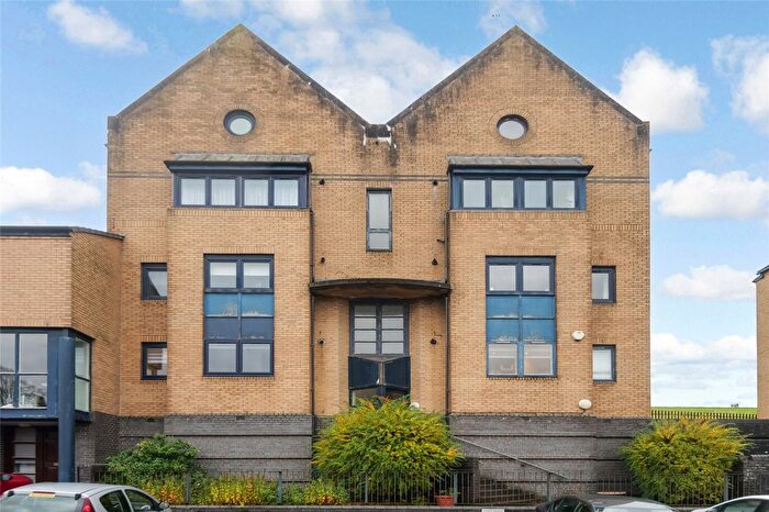 2 Bedroom Flat For Sale In Hillside Park, Hardgate, Clydebank, West Dunbartonshire, G81
