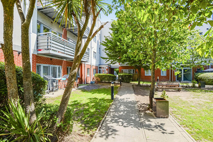 1 Bedroom Flat To Rent In Cannock Court, Hawker Place, London, E17