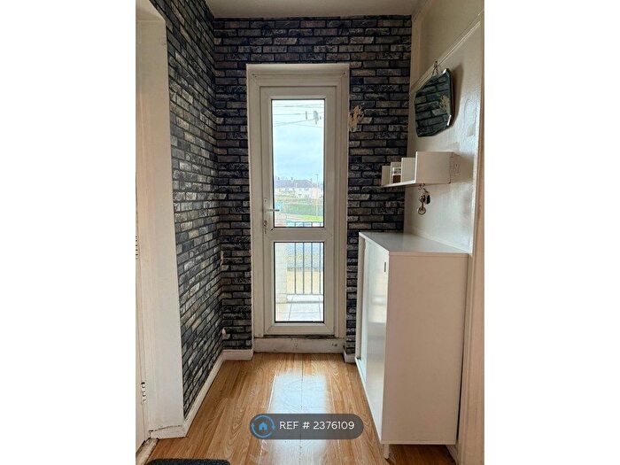 2 Bedroom Flat To Rent In Glenhills Boulevard, Leicester, LE2