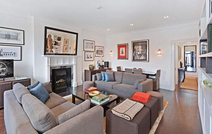 2 Bedroom Flat To Rent In Cadogan Square, London, SW1X