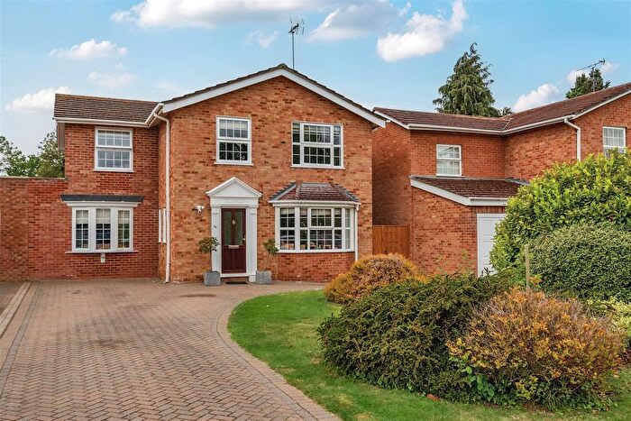4 Bedroom Link Detached House For Sale In Greenwood Grove, Winnersh, Berkshire, RG41