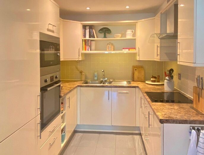 2 Bedroom Town House To Rent In Garden Mews, Tavistock, PL19