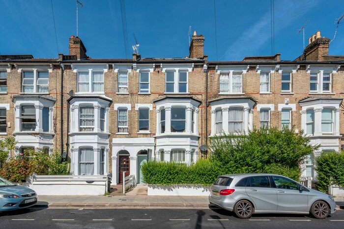 2 Bedroom Flat To Rent In Davisville Road, Shepherd's Bush, London, W12