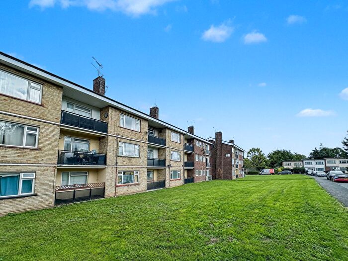 2 Bedroom Flat For Sale In Wordsworth Way, Dartford, DA1