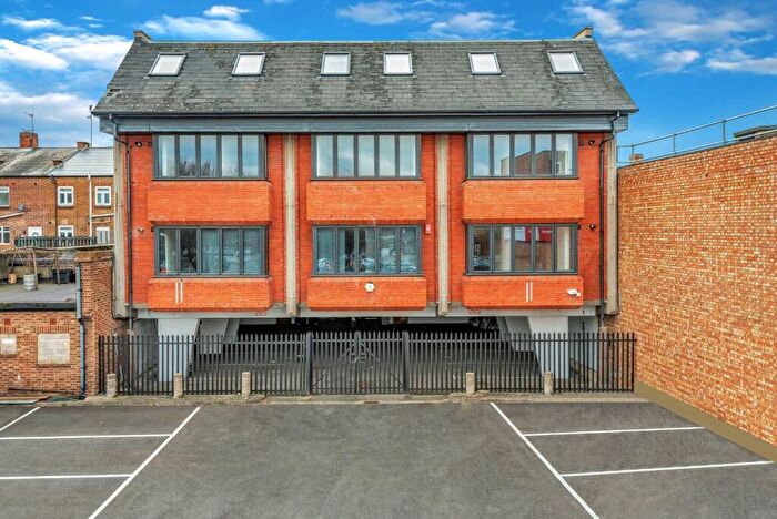 Studio To Rent In Chertsey, Surrey, KT16