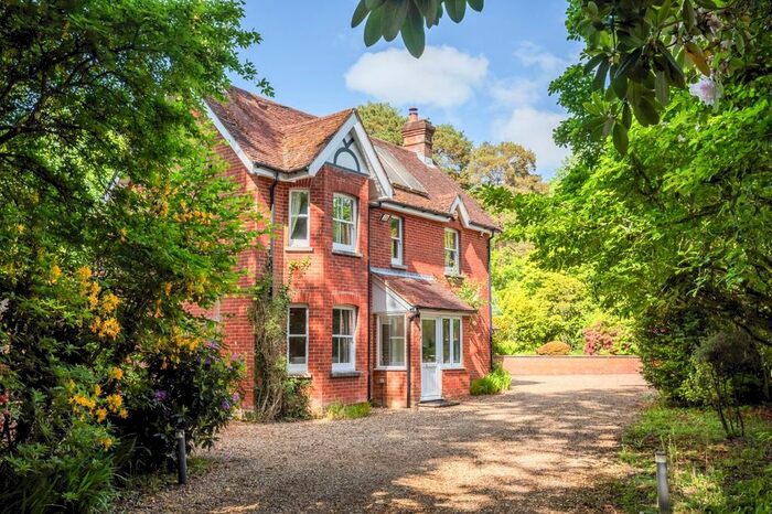 3 Bedroom Detached House For Sale In Daggons Road, Alderholt, Fordingbridge, Dorset, SP6