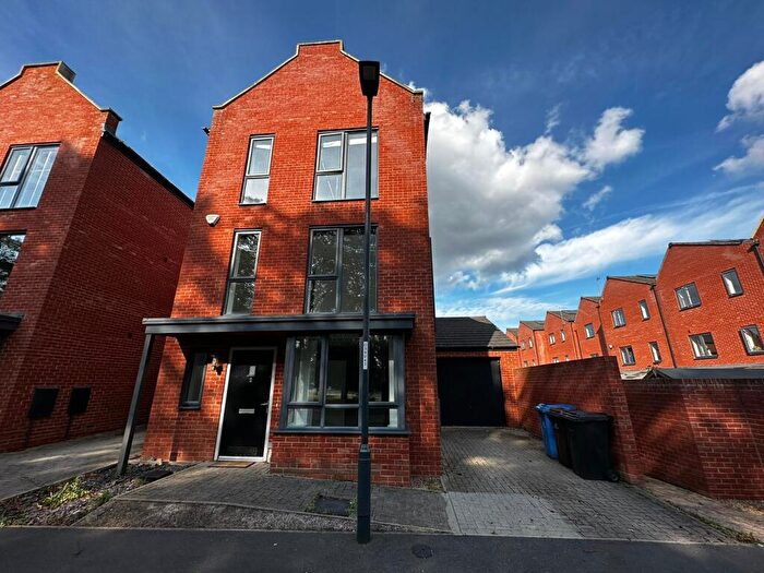 4 Bedroom House To Rent In Somerset Close, DE22