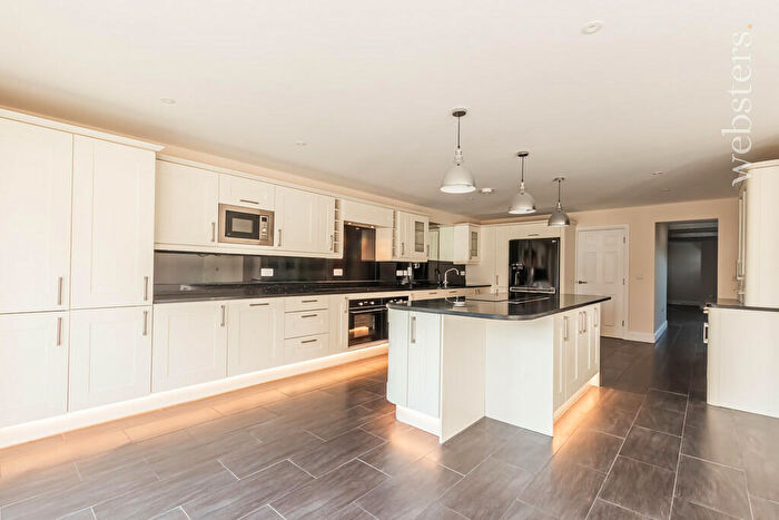 4 Bedroom Detached House For Sale In Grove Avenue, New Costessey, NR5