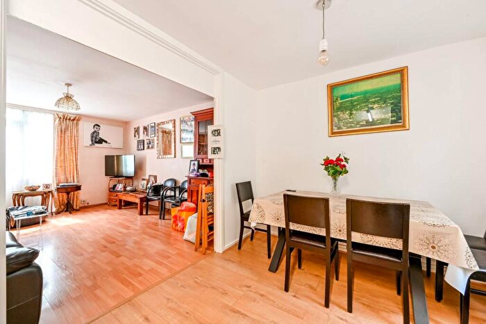 2 Bedroom Maisonette For Sale In Tolmers Square, Euston, London, NW1