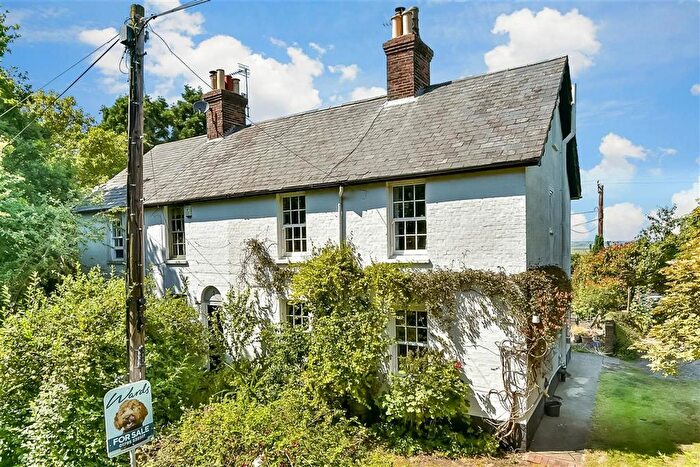 4 Bedroom End Of Terrace House For Sale In Lower Road, Faversham, Kent, ME13