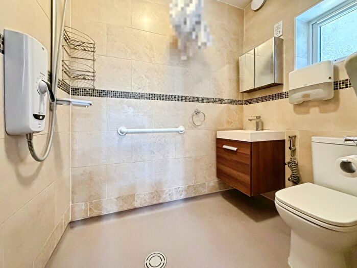 4 Bedroom Semi Detached House To Rent In The Drive, Hounslow, TW3