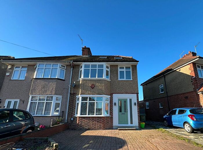 2 Bedroom Maisonette To Rent In Hayes End Drive, Hayes, UB4