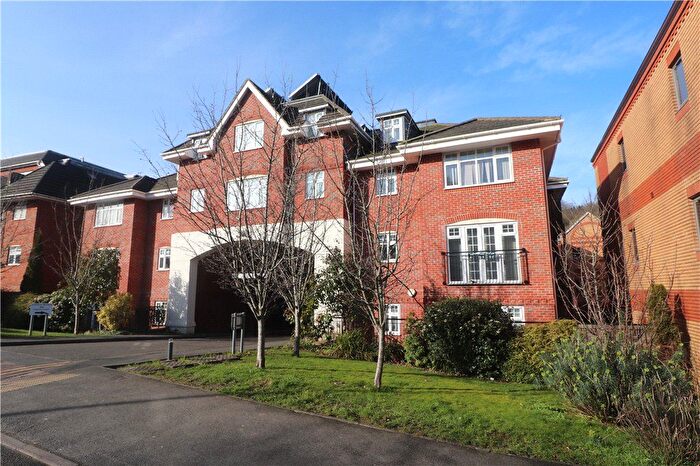 2 Bedroom Flat For Sale In Croydon Road, Caterham, Surrey, CR3