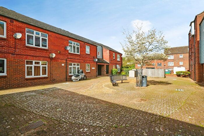 2 Bedroom Flat For Sale In Kibble Close, Didcot, OX11