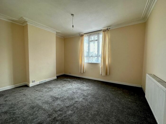 1 Bedroom Flat To Rent In Byron Road, Gillingham, ME7