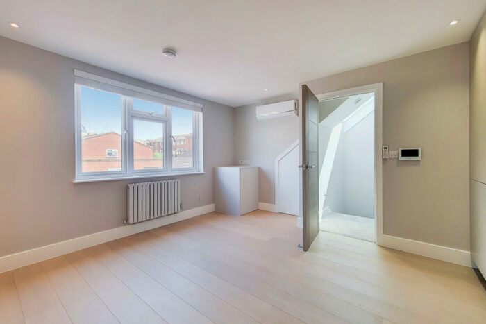 1 Bedroom Flat To Rent In The Drive, Golders Green, NW11