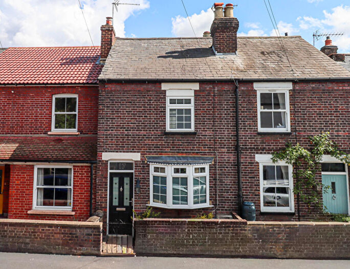 2 Bedroom Terraced House For Sale In Park Street, St. Albans, Hertfordshire, AL2
