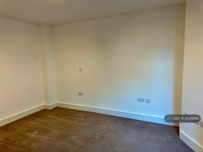 2 Bedroom Flat To Rent In Elder House, Kingston Upon Thames, KT1